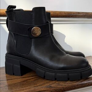 Stylish Black Ankle Boots with Chunky Heel